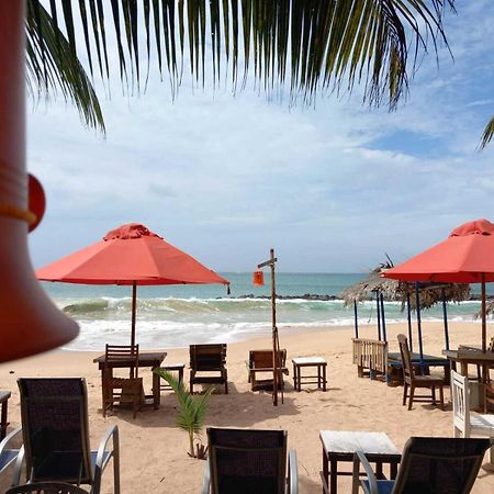 Blue Horizon Beach Hotel Tangalle Exterior photo