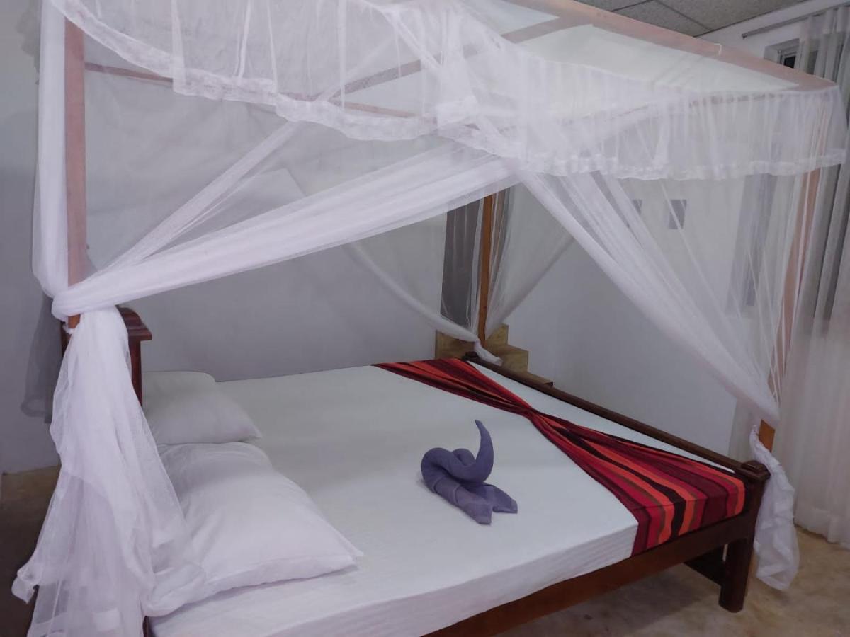 Blue Horizon Beach Hotel Tangalle Exterior photo